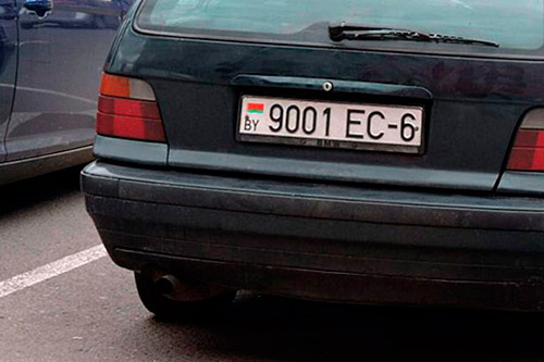 Автомобиль с национальными номерами Беларуси