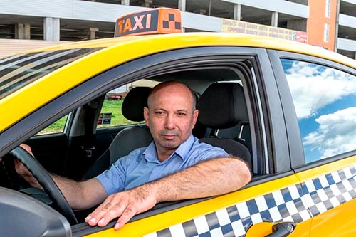 Водитель такси на линии