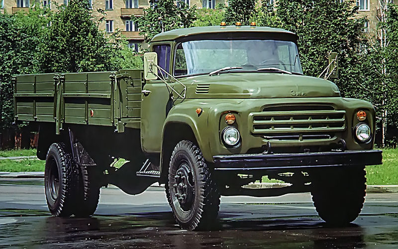 ЗИЛ 130 С стал модификацией обычного грузовика, адаптированного для холодов
