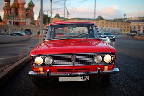 ВАЗ-2103, отечественный седан выпускавшийся с 1972 по 1984 год, ставший родителем легендарной "Шестерки" 