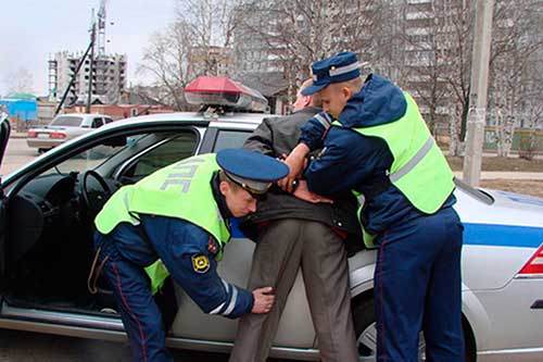 Источник фото: пресс-служба ГИБДД. Задержание нетрезвого водителя