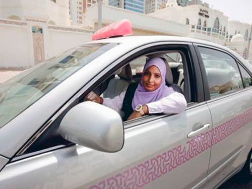 Водитель женского такси в Абу-Даби